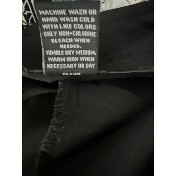 Larry Levine Women's 10 Black Contemporary Button Wide Leg Pocket Capris - Picture 9 of 9